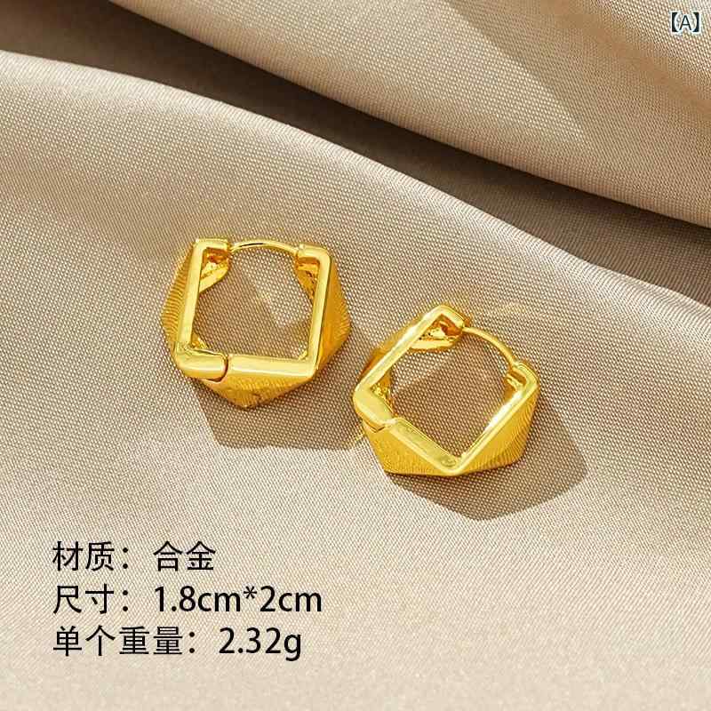 ふんわり暮らし鞄店のピアス レディース フープピアス 金属アレルギー対応 メタル 立体 幾何学 ひし形 左右非対称 変形 デザイン ゴールド シルバー ポストピアス おしゃれ 通勤用 カジュアル｜アングル2
