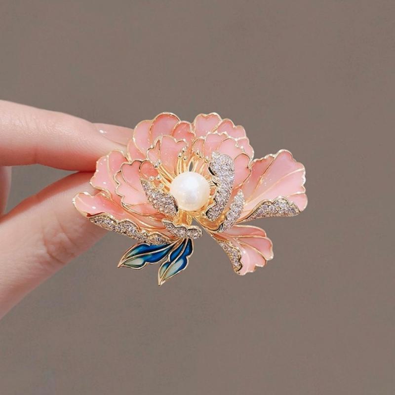 ・主な素材: 亜鉛合金・スタイル: 牡丹、花、葉・デザイン: 牡丹、花、葉・処理プロセス: エナメルコーティング・カラー展開: ピンク、パープル、ブルー・機能: 記念、装飾、多機能、調整、両用、ギフト、チラ見え防止、固定・スタイルテイスト: 軽奢、ファッション通勤・対象: レディース・カテゴリ: ブローチ・モチーフ: 植物、花