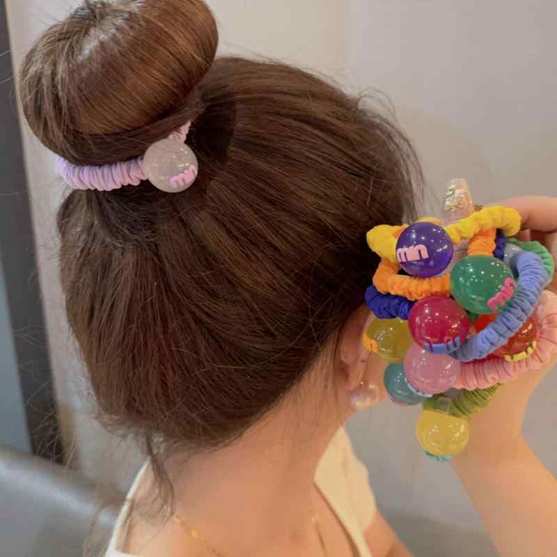 ・カテゴリ: ヘアゴム・素材: 混合素材・加工技術: ハンドメイド・カラー展開: ライトピンク、ライトパープル、ライトブルー、ベージュ、アップルグリーン、ローズピンク、ロイヤルブルー、イエロー、オレンジ、グリーン・デザイン: 球体・スタイル: 韓国風・仕様: 高弾力・テイスト: フェミニン、スイート