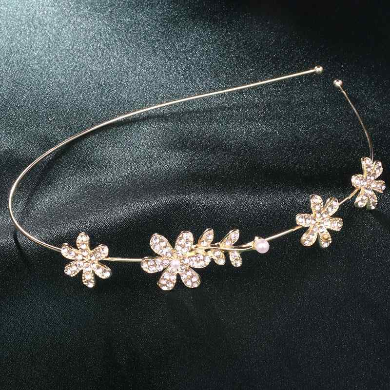 ・カテゴリ: ヘアアクセサリー・素材: フェイクパール・製造工程: ハンドメイド・デザイン: デイジー、花・カラー展開: パールシックスペタルゴールド・スタイル: レトロ、文芸レトロ・対象: レディース