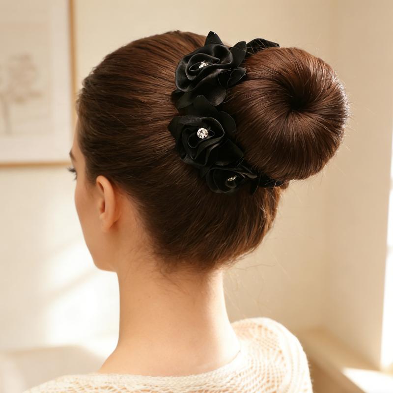 ・カテゴリ: ヘアアクセサリー・素材: 布・加工技術: ハンドメイド・カラー展開: ブラック（ビジューなし）、ブラック（ビジューあり）、ネイビー（ビジューなし）、ネイビー（ビジューあり）・デザイン: バラ、花柄・スタイル: 韓国風、フェミニン・シルエット: ルーズ・スタイル分類: 爽やか、フェミニン