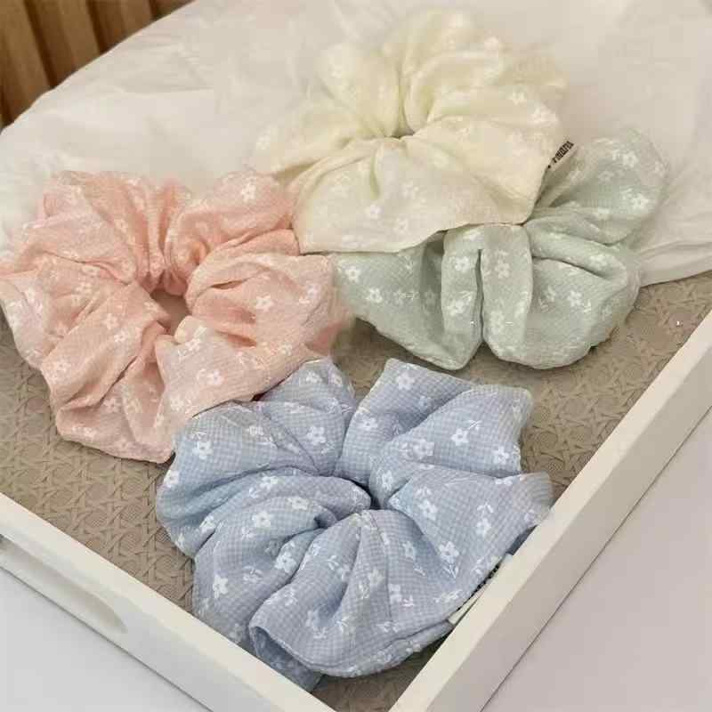 ・カテゴリ: ヘアゴム・素材: 布・加工: ハンドメイド・カラー展開: ピンク小花柄、ベージュ小花柄、ブルー小花柄、ライトグリーン小花柄・スタイル: 韓国風、フェミニン・デザイン: ルーズフィット