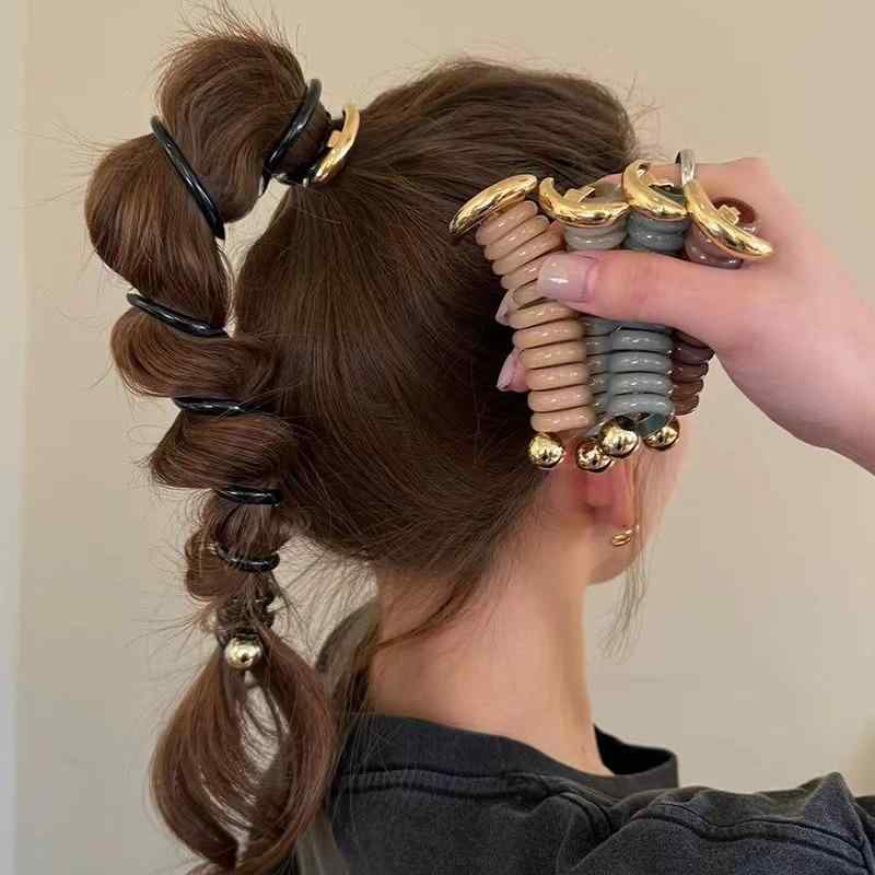 ・カテゴリ: ヘアアクセサリー・主な素材: パール・加工技術: セイコー・カラー展開: ブラウン、ブラック、ライトブラウン、ベージュ花柄、ブラウン花柄、ローズピンクサンフラワー、オレンジサンフラワー、ベージュサンフラワー、イエローサンフラワー、パープルベア、ブラウンベア、ピンクベア、イエローベア、ブルーベア、クリアベア、ベージュリボン、ブラックリボン、ピンクスター、クリアスター、イエロースター、ライトカラービーズ、ダークカラービーズ、シルバービーズ、ダークブラウンハート、ホワイトハート、アンバーハート、オレンジハート、深ブラウン花柄・スタイル: 韓国風・デザイン: 太め・スタイル分類: フレッシュ、スウィート