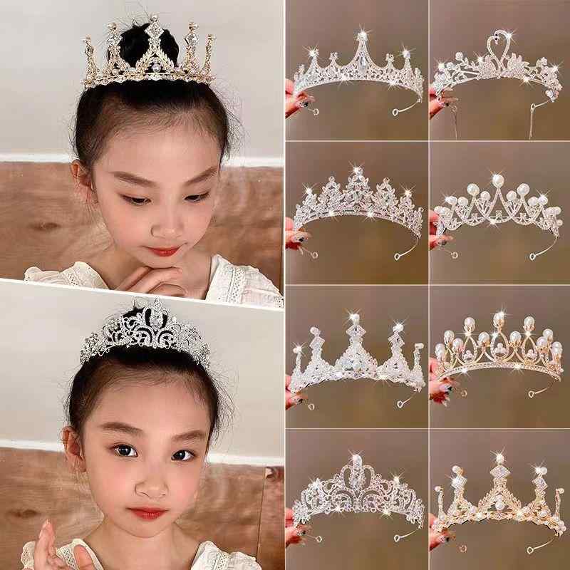 カチューシャ キッズ 女の子 ティアラ ヘアアクセサリー クラウン 王冠 キラキラ クリスタル ビジュー パール ラインストーン 電気メッキ加工 かわいい フォーマル 結婚式 発表会 誕生日 記念写真 七五三 プリンセス