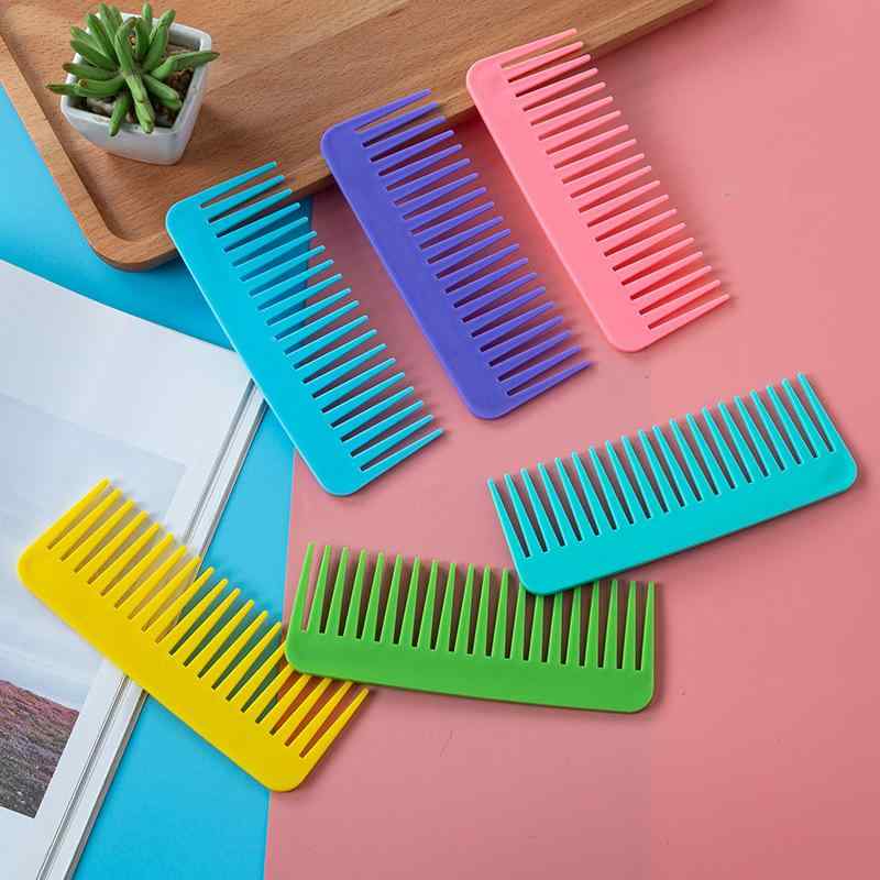 ・カテゴリ: ヘアコーム・主な素材: プラスチック・カラー展開: ピンク、ブラック、パープル、イエロー、ダークグリーン、ブルー、ライトグリーン・サイズ: 15.5cm×6cm×0.4cm
