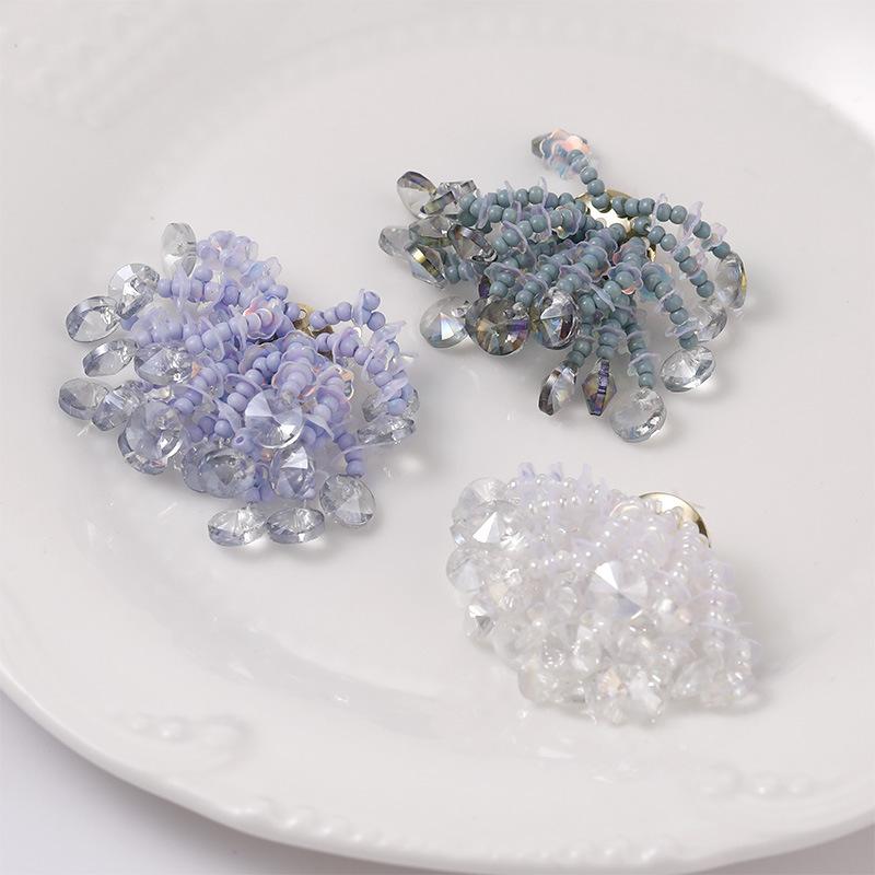・加工: 電鍍・素材: プラスチック、樹脂・カラー展開: ホワイトクリスタル、パープルクリスタル、ブルーグレークリスタル・デザイン要素: ライン、幾何学
