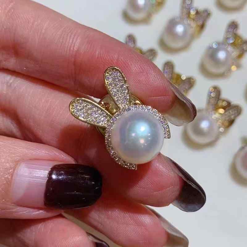 ・主な素材: 铜・デザイン: 動物、うさぎ・加工技術: 電気メッキ・カラー展開: ゴールド（パールなし）、シルバー（パールなし）・機能: 記念、装飾、ギフト・スタイル: カートゥーン、清新で甘いスタイル・対象: レディース・カテゴリ: ブローチ