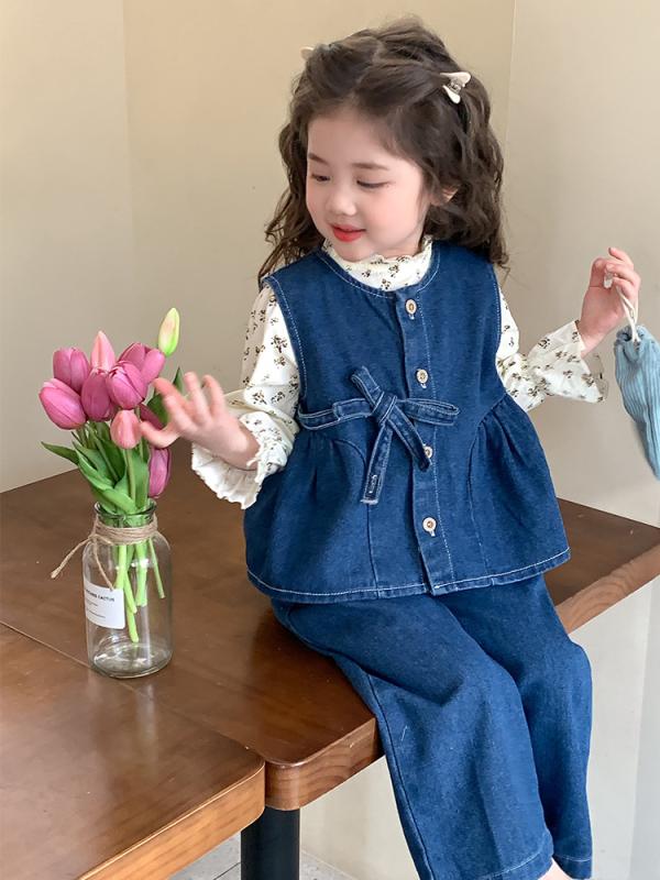 ・カテゴリ: 子供服セット・対象性別: 女の子・スタイル: 韓国風・セット内容: トップス、パンツ、ベストの3点セット・対象年齢: 中小の子供（3〜8歳、100〜140cm）・袖丈: 長袖・厚さ: 普通・主な素材: 綿 90%・安全基準: B類・合わせ方: プルオーバー・カラー展開: ブルー・サイズ展開: 90cm、100cm、110cm、120cm、130cm、140cm、150cm