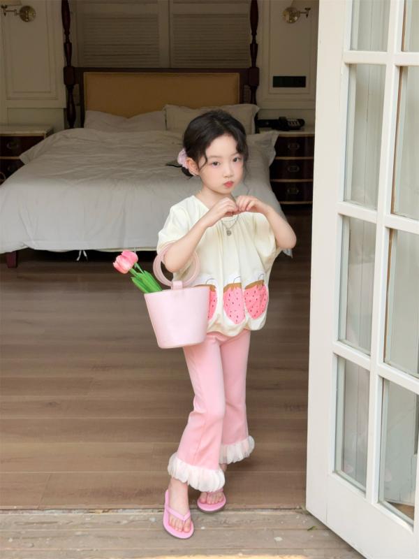 ・カテゴリ: 子供用セットアップ・対象性別: 女の子・スタイル: 韓国風・セット内容: トップス、レギンス（2点セット）・対象年齢: 3〜8歳（身長100〜140cm）・袖丈: 半袖・ボトムス丈: 9分丈・生地加工: ソフト加工・生地の厚さ: 薄手・柄: キャラクター・主な素材: 綿 90%・安全基準: B類・着用タイプ: プルオーバー・カラー展開: Tシャツ、レギンス・対応身長: 90cm、100cm、110cm、120cm、130cm、140cm