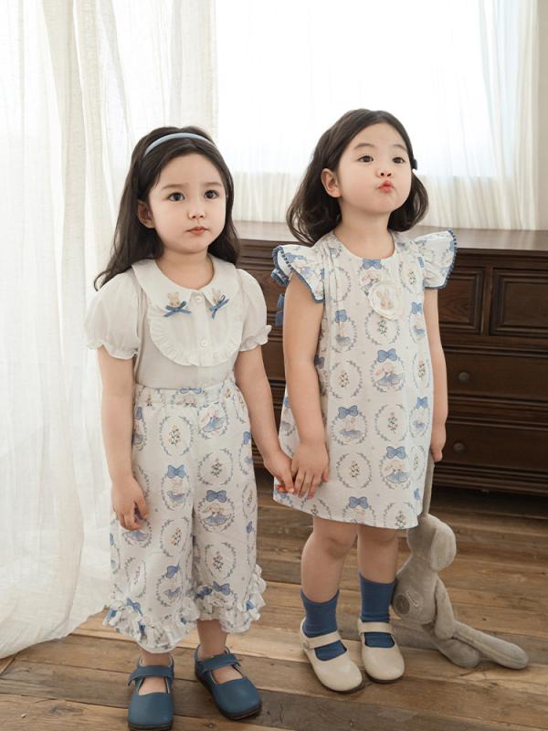 ・カテゴリ: 子供服セット・対象性別: ガールズ・スタイル: 韓国風・セット内容: トップス、ボトムス・対象年齢: 3〜8歳・袖丈: 半袖・パンツ丈: 長ズボン・生地加工: 柔軟加工・生地の厚さ: 薄手・柄: キャラクター・主な素材: 綿 ・安全基準: A類・前開き仕様: シングルブレスト・カラー展開: ブルーラビットパンツセット、ブルーラビットスカートセット、ホワイトTシャツ・サイズ展開: 80cm、90cm、100cm、110cm、120cm、130cm