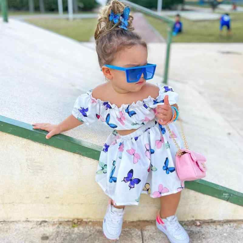 ・カテゴリ: 子ども用セットアップ・対象性別: 女児・スタイル: 欧米風・セット内容: スカートセット、2点セット・対象年齢: 3〜8歳（身長100〜140cm）・袖丈: 半袖・フード: なし・生地加工: 柔軟加工・生地の厚さ: 普通・柄: アニマル・デザイン要素: セットアップ、可愛い、プリント、トレンド風、欧米風・主な素材: ポリエステル 95%・安全基準: A類・着用タイプ: プルオーバー・カラー展開: ホワイト・サイズ展開: 90cm、100cm、110cm、120cm、130cm、140cm