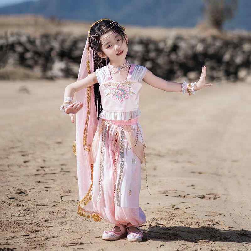 ・スタイル: プリンセス・主な素材: 再生繊維・カラー展開: 衣服セット、衣服セット+ベール、衣服セット+ベール+ウエストチェーン、衣服セット+ベール+ウエストチェーン+ヘッドチェーン・サイズ展開: 100、110、120、130、140、150・対象年齢: 中大童(8歳以上、140cm以上)・カテゴリ: 子供用旗袍・唐装・民族衣装