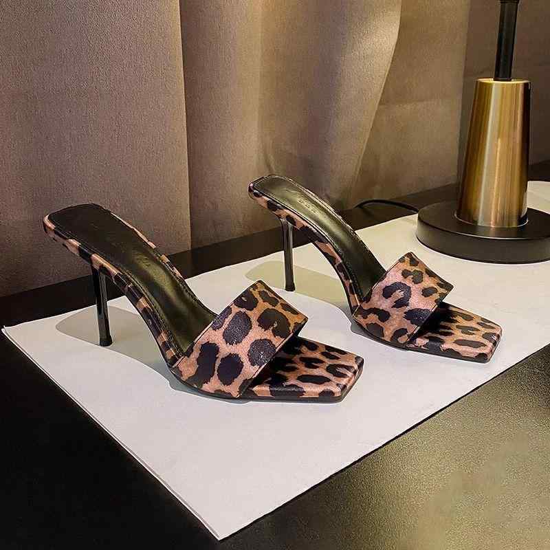 ・ヒールの高さ: 8cm、10cm・サイズ展開: 35、36、37、38、39、40、41、42・アッパー素材: PU・カテゴリ: 一字型サンダル・スタイル: 欧米風ファッション・つま先形状: スクエアトゥ・靴底素材: 橡胶・裏地素材: PU