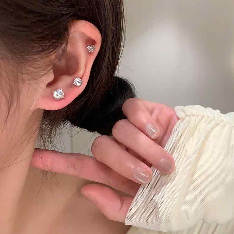 ・カテゴリ: 耳飾り・主な素材: 合金・処理技術: 電気メッキ・デザイン: 菱形、幾何学型・カラー展開: 3mmピュアホワイト（片耳用）、4mmピュアホワイト（片耳用）、5mmピュアホワイト（片耳用）・スタイル: さわやか、フェミニン・対象: レディース・流行要素: ラウンド、四角形、幾何学