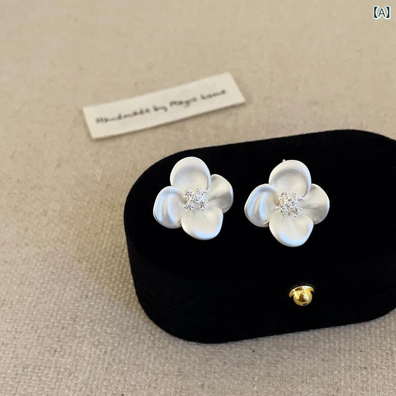 ピアス レディース 花 ジルコニア 金属アレルギー対応 樹脂パール 一粒 小ぶり 桜 ...
