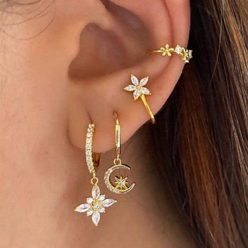 ・カテゴリ: 耳飾り・デザイン: 花、星、幾何学型・処理技術: ジルコンセッティング・カラー展開: ゴールド、シルバー・トレンド要素: 雪の結晶、六芒星、八芒星・スタイル: インス風、個性派・針素材: 銅・対象: 女性