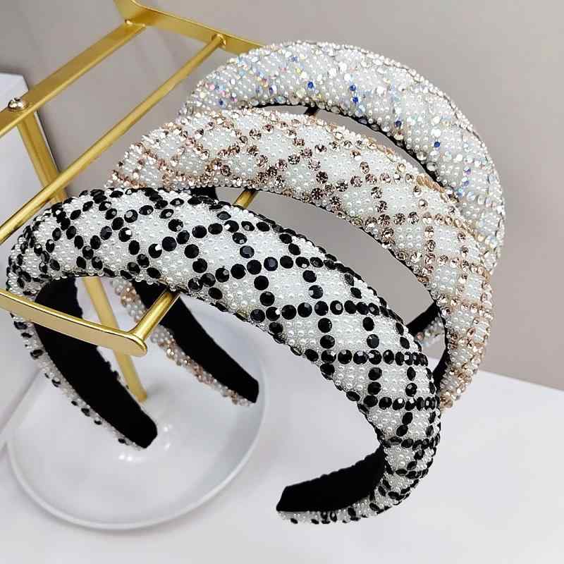 ・カテゴリ: ヘアアクセサリー・主な素材: ラインストーン・加工技術: ラインストーン埋め込み・カラー展開: ブラック、ガンメタル、ホワイト、オーロラ、シャンパン、クリアグレー、ブラウン・デザイン要素: サークル、リング、幾何学・スタイル: エレガント、ファッション通勤・対象: レディース