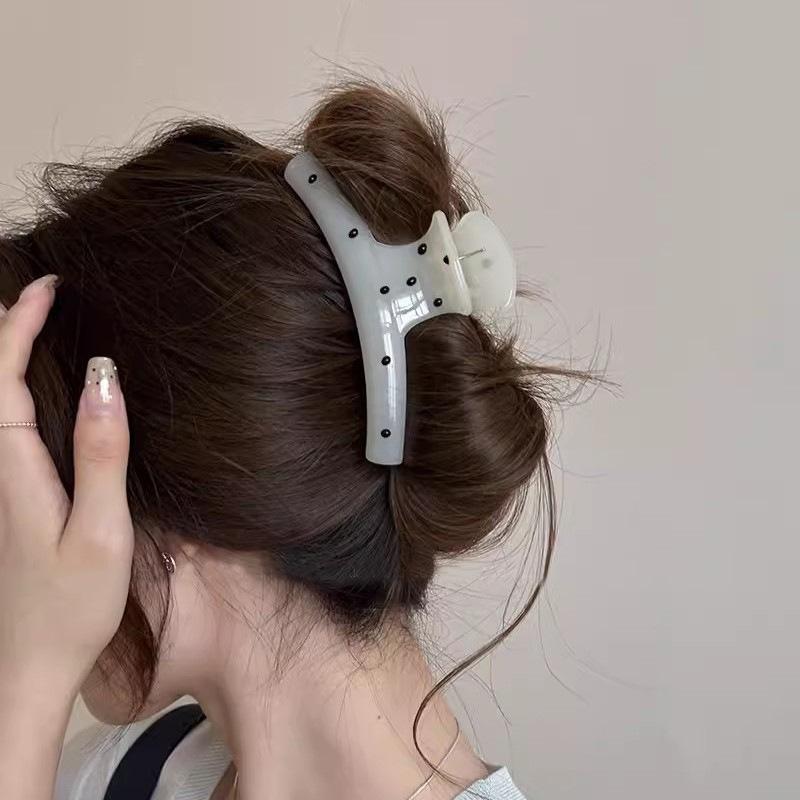 ・カテゴリ: ヘアアクセサリー・素材: アクリル・スタイル: 韓国風、フェミニン、オフィススタイル・ヘアクリップタイプ: バンスクリップ・カラー展開: ホワイト（アーク型）、ブラック（アーク型）、ブラック（リボン）、ホワイト（リボン）、ブラック（蝶結び）、ホワイト（蝶結び）・トレンド要素: ドット柄・対象: レディース
