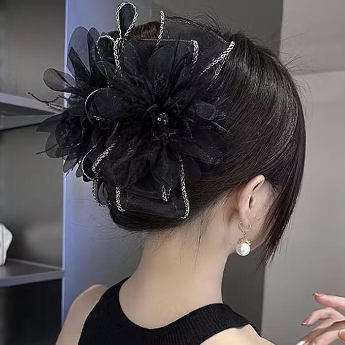 ・カテゴリ: ヘアアクセサリー・素材: アクリル・デザイン: バンスクリップ・カラー: ゴールドライン・パール付きフェザーバンスクリップ・モチーフ: 羽根・スタイル: フェミニン・対象: レディース