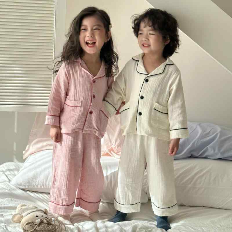 ・カテゴリ: 子供用ルームウェア・主な素材: 綿 ・対象性別: 男女共用・カラー展開: ホワイト、ロータスピンク、ライトブルー、ライトパープル・対象年齢: 3～8歳・スタイル: 韓国風・対応身長: 80cm、90cm、100cm、110cm、120cm、130cm、140cm、150cm・生地の厚さ: 普通・柄: 無地・加工技術: 柔軟加工・デザイン要素: キュート、トレンド
