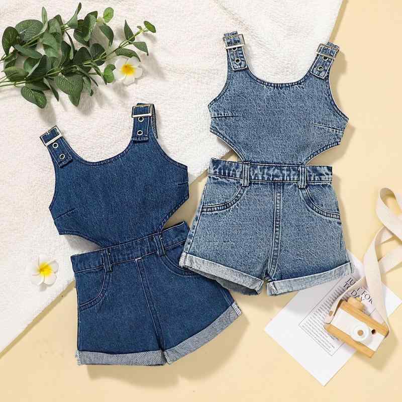 ・カテゴリ: 子供服セットアップ・対象性別: 女の子・スタイル: 欧米風・セット内容: トップス、ショートパンツ（2点セット）・対象年齢: 1〜3歳（身長80〜100cm）・袖丈: ノースリーブ・パンツ丈: ショートパンツ・生地加工: ソフト加工・厚さ: 普通・柄: 無地・デザイン要素: サスペンダー、可愛い、トレンディ・生地素材: デニム・主な素材: 綿95%・安全基準: B類・開閉仕様: 前開き紐結び・カラー展開: ライトブルー、ネイビー・対応身長: 80cm、90cm、100cm、110cm、120cm