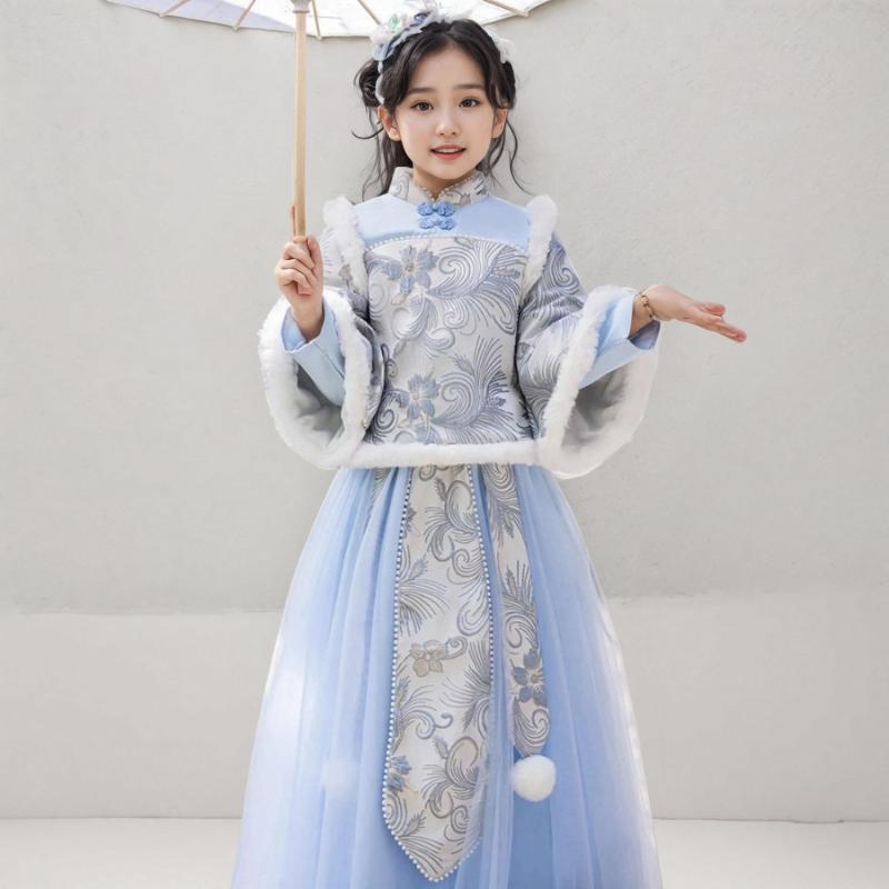・カテゴリ: 子供用民族衣装・スタイル: プリンセス風・柄: 花柄・主な素材: ポリエステル・素材の割合: 60%・生地加工: 柔軟処理・特徴: かわいい・対象性別: 女の子・生地の厚さ: 普通・カラー展開: 天空ブルーセット、天空ブルーマント、天空ブルーセットとブルーマント・対象身長: 110cm、120cm、130cm、140cm、150cm、160cm・対象年齢: 8歳以上