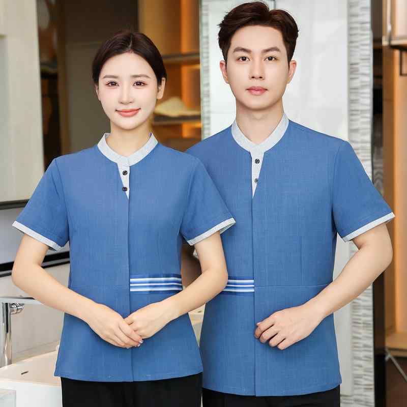 ・カテゴリ: 服装・用途: 保潔服・対象性別: 男女兼用・機能: 吸湿速乾・パンツ丈: 長ズボン・主な素材: ポリエステル・素材割合: 80%以上90%未満・カラー展開: 女性用ブルー上着、男性用ブルー上着、女性用ブルー上着・パンツセット、男性用ブルー上着・パンツセット・サイズ展開: L、XL、XXL、XXXL、4XL、5XL・上下分類: 上着・袖の種類: レギュラースリーブ・袖丈: 半袖・ネックライン: スタンドカラー: スタンドカラー: スタンドカラー