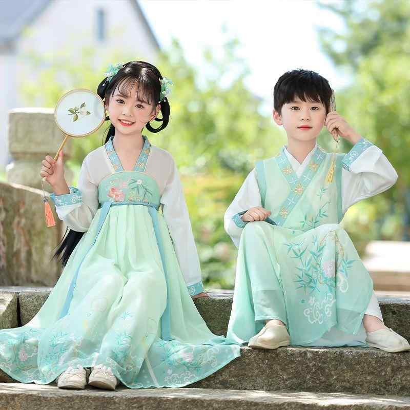 ・カテゴリ: 子供用民族衣装・スタイル: 唐装・主な素材: 再生繊維・生地: シフォン・厚さ: 薄手・カラー展開: レディース竹柄（ヘッドドレス、おでこシール付き）、メンズ竹柄（三字経付き）、レディース竹柄刺繍（ヘッドドレス、おでこシール付き）、メンズ竹柄シューズセット（三字経付き）・サイズ展開: 110、120、130、140、150、160、170・対象年齢: 8歳以上（身長140cm以上）