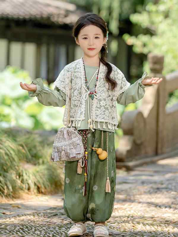 キッズ セットアップ 女の子 漢服 チャイナドレス 中華風 3点セット 子供 唐装 古風 ガールズ 長袖 ロングスカート 花柄 フォーマル 発表会 入園式 卒園式 七五三 かわいい 通気性 春秋