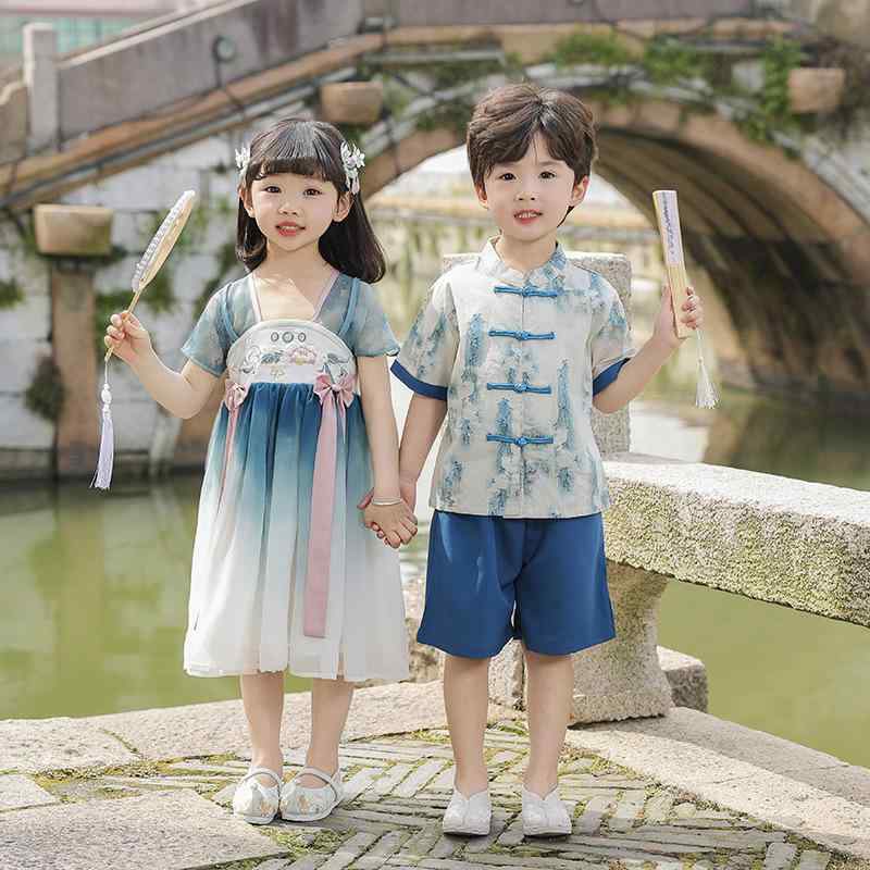 ・カテゴリ: 子供用唐装・民族衣装・スタイル: 中国風・厚さ: 薄手・主な素材: （ポリエステル）・素材含有率: 80%・カラー展開: 男児用、女児用・サイズ展開: 90cm、100cm、110cm、120cm、130cm、140cm、150cm