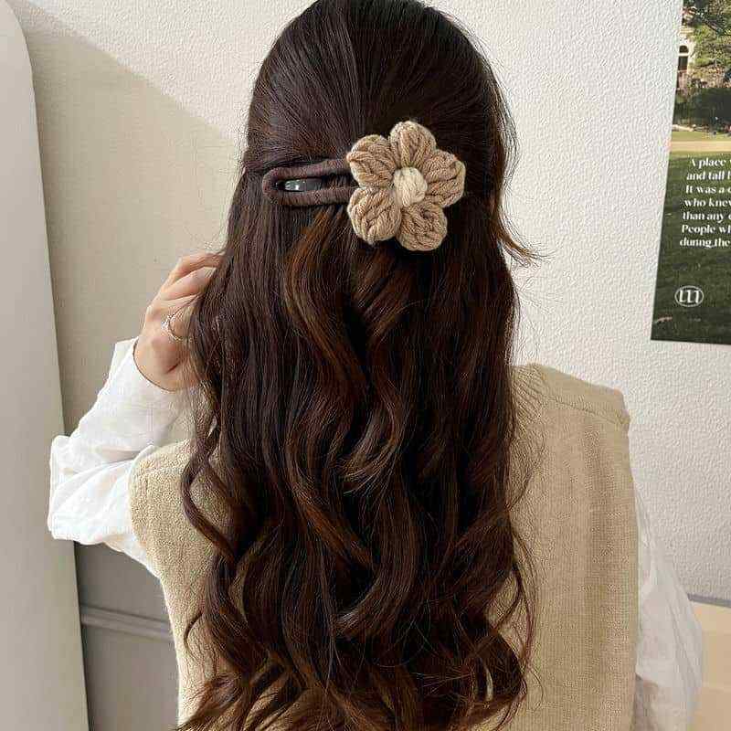 ヘアクリップ レディース 秋冬 ニット 花モチーフ ダッカールクリップ 大きめ 髪留め ハーフアップ まとめ髪 ヘアアクセサリー かわいい 綺麗め