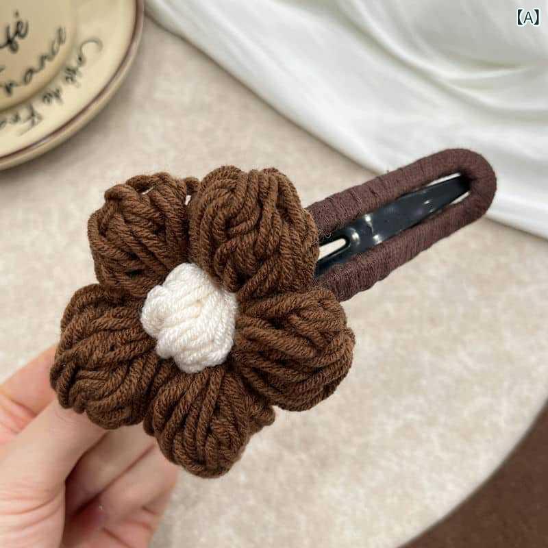 ふんわり暮らし鞄店のヘアクリップ レディース 秋冬 ニット 花モチーフ ダッカールクリップ 大きめ 髪留め ハーフアップ まとめ髪 ヘアアクセサリー かわいい 綺麗め｜アングル2