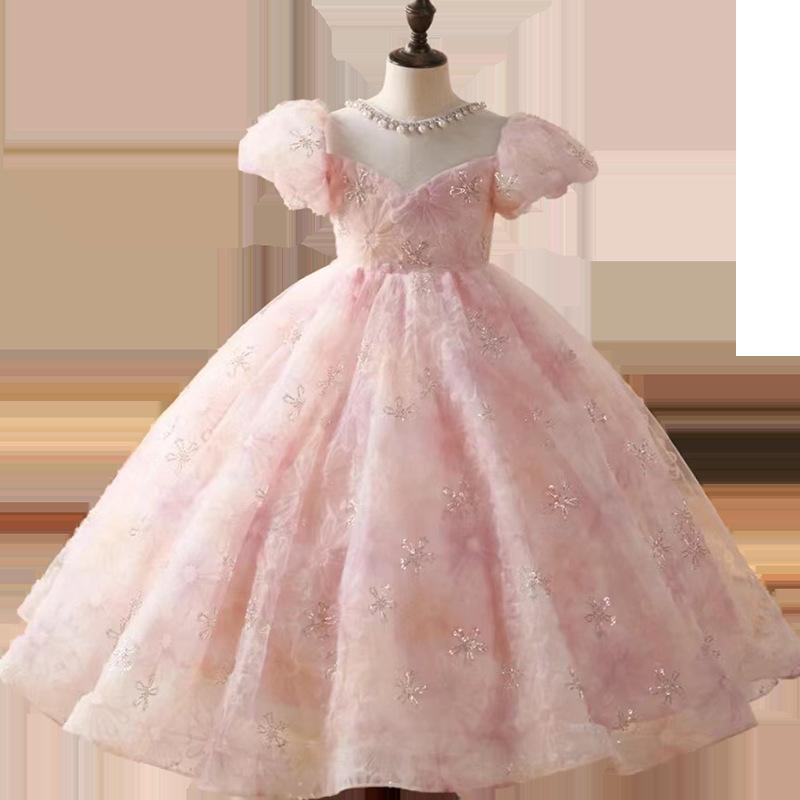 ・カテゴリ: 子供用ドレス・対象年齢: 3〜8歳（身長100〜140cm）・対象性別: 女の子・素材の特徴: 褶皺、コーティング、シャーリング、バイオウォッシュ加工・デザイン要素: スポーツ、キュート、プリンセス・スタイル: プリンセス・生地の素材: 化繊混紡・主な素材: ポリエステル 50%・裏地素材: ポリエステル 50%・安全基準: B類・ドレスの種類: イブニングドレス・カラー展開: ピンク、ピンクオフショルダー・サイズ展開: 100cm、110cm、120cm、130cm、140cm、150cm、160cm
