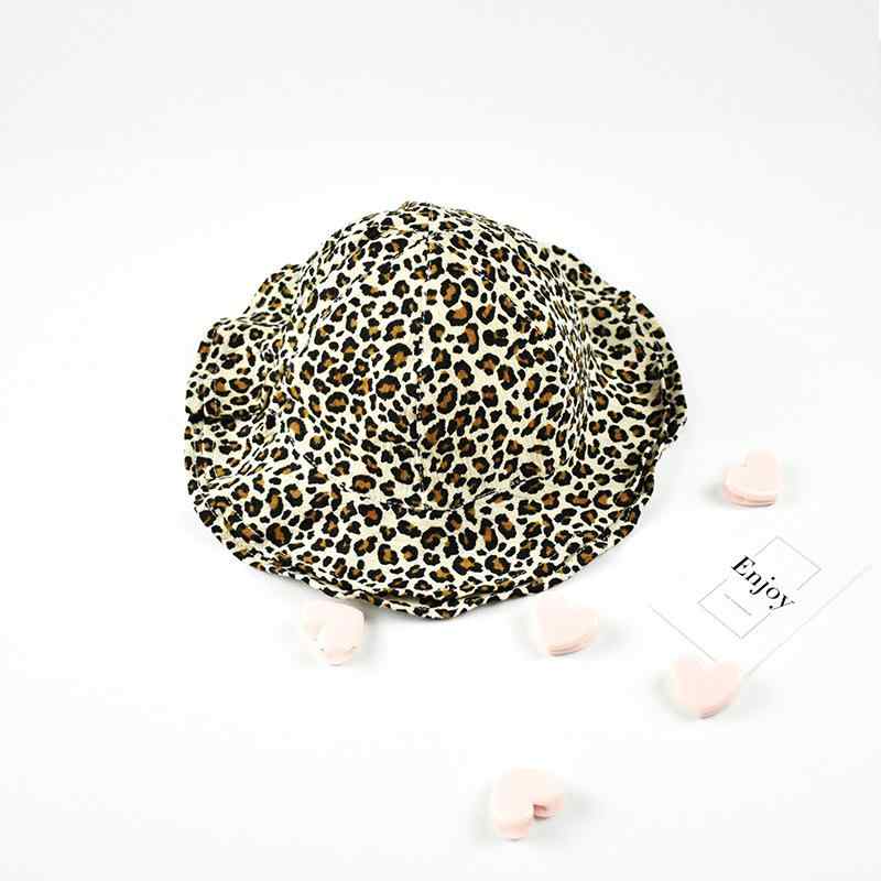 ・カテゴリ: 漁夫帽・カラー展開: 豹紋・サイズ展開: S（頭囲47cm）、M（頭囲49cm）・つばの形: 短つば・クラウンの形: 丸天・機能: 防寒、通気性、防風、遮光・主な素材: 綿・スタイル: ヴィンテージ風・対象年齢: 6-12ヶ月、1-2歳・加工技術: プリント・デザイン要素: ジオメトリック、パターン