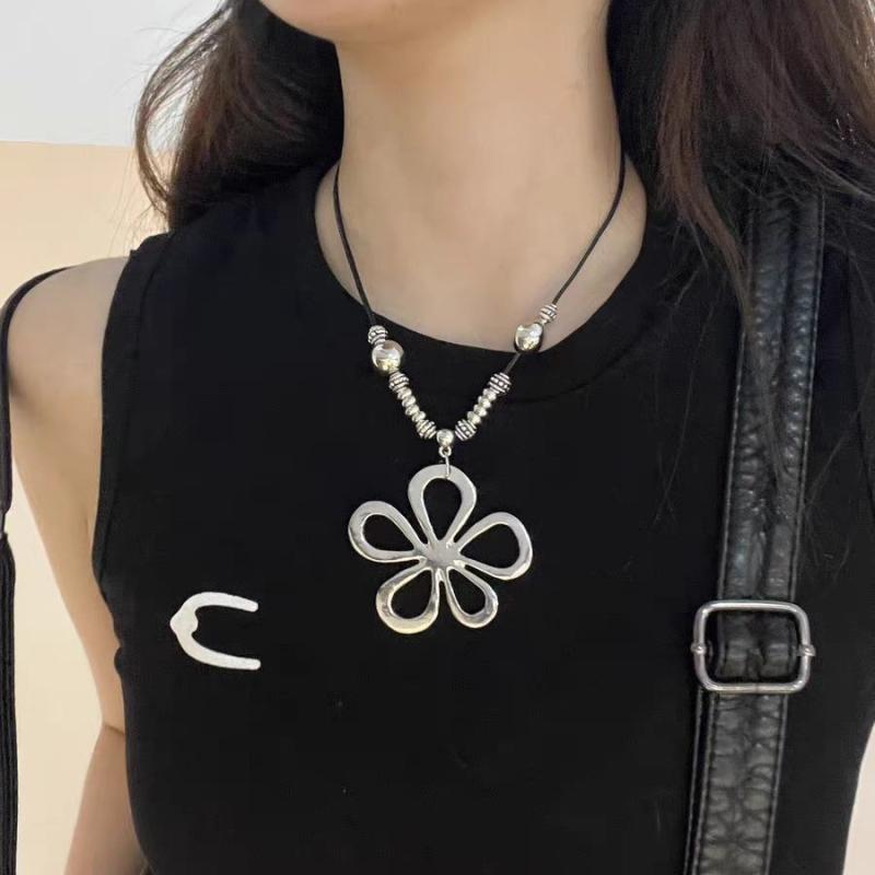 ・カテゴリ: ネックストラップ、ネックレス・素材: 合金・加工技術: 電気メッキ・デザイン: 花・ペンダント素材: 合金・チェーンの種類: 通常チェーン・多層デザイン: なし・長さ: 41cm-50cm・カラー: 花柄フラワーメタルネックレス・デザイン要素: 花・スタイル: 甘辛、個性風・重量: 25g・対象: レディース
