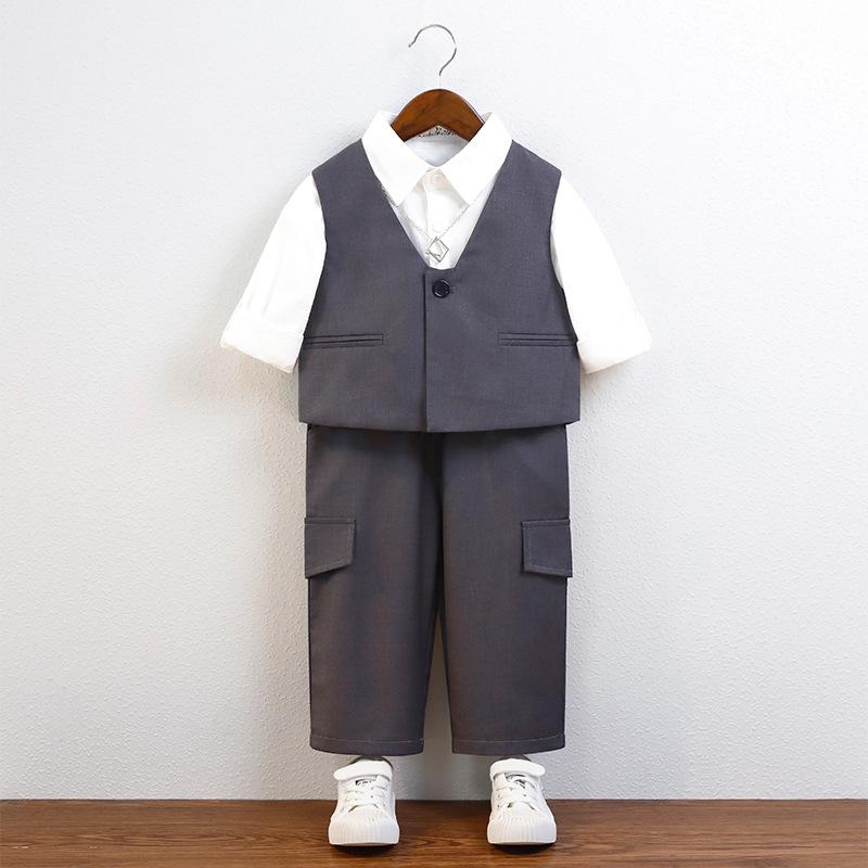 ・性別: 男性・対象年齢: 中小児（3〜8歳、身長100〜140cm）・ネックライン: Vネック・スタイル: 韓国風・柄: 無地・厚さ: 普通・生地加工: 柔軟加工、酵素洗い・フード: なし・デザイン要素: セットアップ、英国風、トレンド・袖丈: 長袖・主な素材: アセテート繊維80%・裏地素材: ポリエステル・生地の種類: ギャバジン・留め具: 1つボタン・ウエスト: ベルトなし・サイズ展開: 90cm、100cm、110cm、120cm、130cm、140cm、150cm、160cm・着丈: ショート・裏地タイプ: ポリエステルインナー・カテゴリ: キッズアウター、ジャケット、コート・用途: ベストスーツ、ピアノ発表会、司会、合唱、撮影、礼服