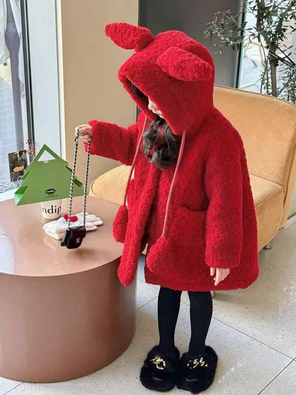 ・性別: 女性・対象年齢: 3～8歳 (身長100～140cm)・ネックライン: フード付き・スタイル: 韓国風・柄: 無地・厚さ: 通常・生地加工: 柔軟加工・デザイン要素: カントリー、キュート、カーディガン、プリンセス、トレンド・袖丈: 長袖・主な素材: 綿・留め具: スナップボタン・カラー: レッド・サイズ展開: 100cm、110cm、120cm、130cm、140cm、150cm・着丈: ミドル丈・カテゴリ: キッズアウター、ジャケット、コート