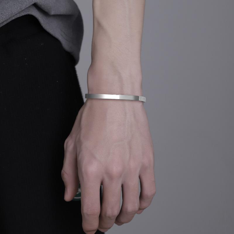 ・素材: シルバープレーテッド・処理技術: 電気メッキ・スタイル: ユニセックス・デザイン: 幾何学・カラー展開: 光沢ブレスレット、モビウスリングブレスレット・流行要素: 幾何学・金属素材: シルバー・カテゴリ: ブレスレット