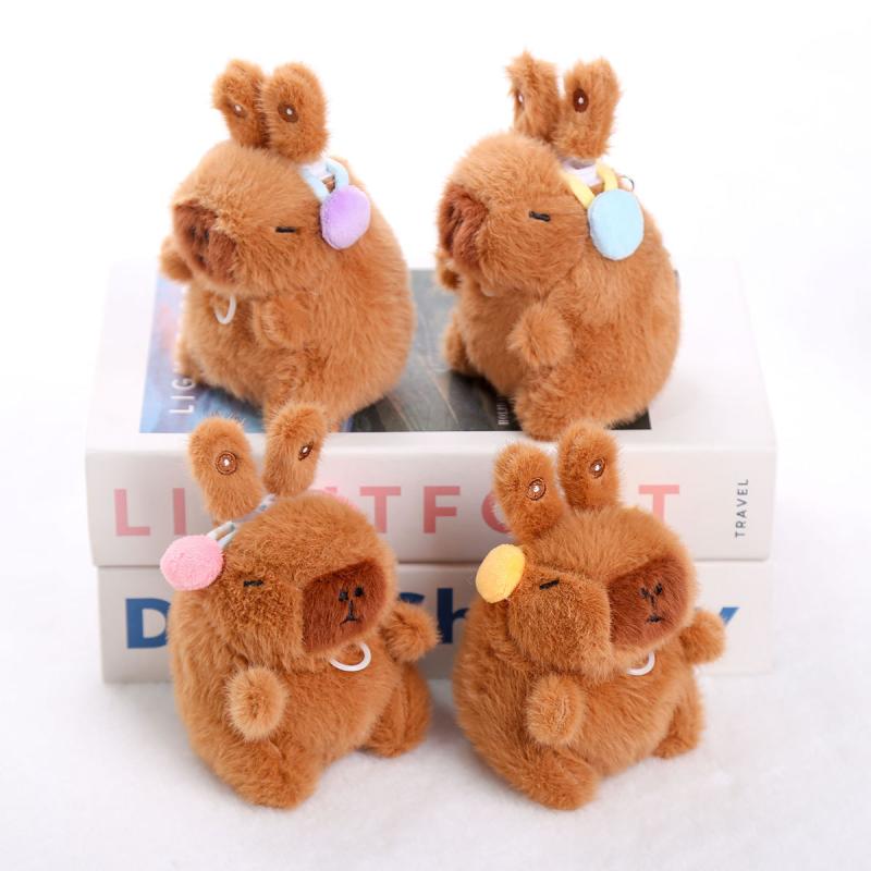 ・カテゴリ: ぬいぐるみ・モチーフ: カピバラ・詰め物素材: PP綿・生地: ショートボア・カラー展開: 引っ張り振動うさ耳-ピンク, 引っ張り振動うさ耳-イエロー, 引っ張り振動うさ耳-ブルー, 引っ張り振動うさ耳-パープル・サイズ: 約12cm・重量: 約62g・対象年齢: 15歳〜35歳