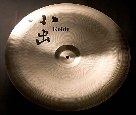 &#160; &#160; &#160; &#160; &#160; &#160; &#160; 澄んだピング音と広がりのあるサスティーン、気持ちの良いスティックの跳ね返りはジャンルを選ばず、繊細なスティックワークを多用するジャズドラマーにもお勧めです。ウェイトはミディアムとミディアムヘビーの2種類。 China：エッジの効いたトラッシュ音とダークに響くサスティーンは、まさにディープインパクト。ここ一発に抜群の効果を発揮します。 &#160;