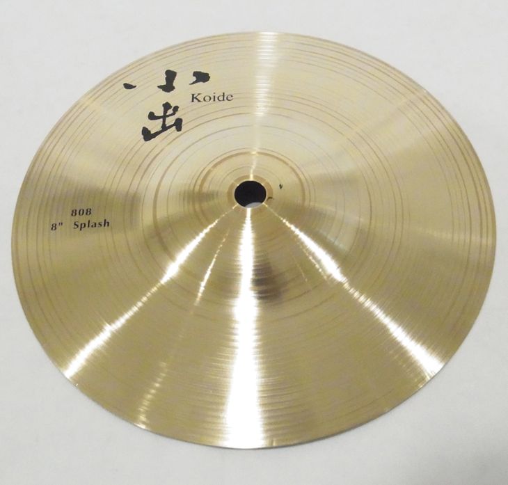 &#160; &#160; &#160; &#160; &#160; &#160; &#160; 澄んだピング音と広がりのあるサスティーン、気持ちの良いスティックの跳ね返りはジャンルを選ばず、繊細なスティックワークを多用するジャズドラマーにもお勧めです。ウェイトはミディアムとミディアムヘビーの2種類。 Splash：歯切れの良いアタックと素早いプロジェクション。そのアクセント効果は抜群です。 &#160;