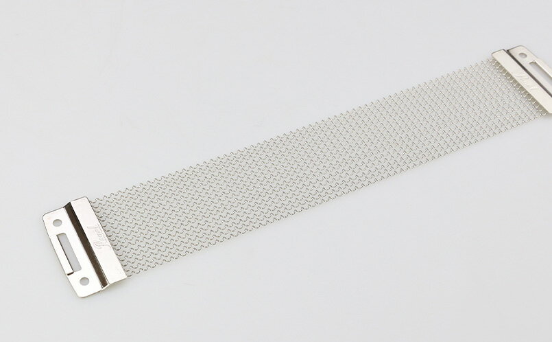 ワイルドな響きで錆びずらい、口径10"対応で、耐久性のあるフィルム取り付けタイプのスナッピー。 10"用、16本、フィルム付き ※こちらの製品はお取り寄せとなります。 メーカーに在庫があれば2-3営業日ほどで入荷致しますが、もし在庫切れの場合は別途納期をご案内致します。 ご注文前の在庫確認、納期確認はお気軽にお問い合わせ下さい。