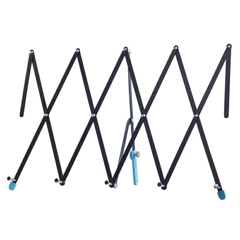 折りたたみ式の卓上譜面台です。構造力学、力学、材質学、人間工学に基づき、省スペースでの安定した設置を可能にしました。 重量も280gと非常に軽く、持ち運びのストレスを軽減しています。 特徴 ■耐久性、防錆性の高いステンレススチールを採用 ■高い加工精度 ■折りたたみ式フレームでコンパクトに収納 ■前後の圧力に強い構造の譜面受け部 ■伸縮式の脚部で見やすい角度に調節可能 ■A6〜A4の楽譜、iPad、iPhone Plusに対応 角度調節範囲 || 65°〜80° 重量 || 280g 使用時サイズ（幅） || 160mm~380mm 使用時サイズ（高さ） || 245~260mm 使用時サイズ（奥行き） || 120~150mm 折り畳み時サイズ || 262x52x52mm ※こちらの製品はお取り寄せとなります。 メーカーに在庫があれば2-3営業日ほどで入荷致しますが、もし在庫切れの場合は別途納期をご案内致します。 ご注文前の在庫確認、納期確認はお気軽にお問い合わせ下さい。