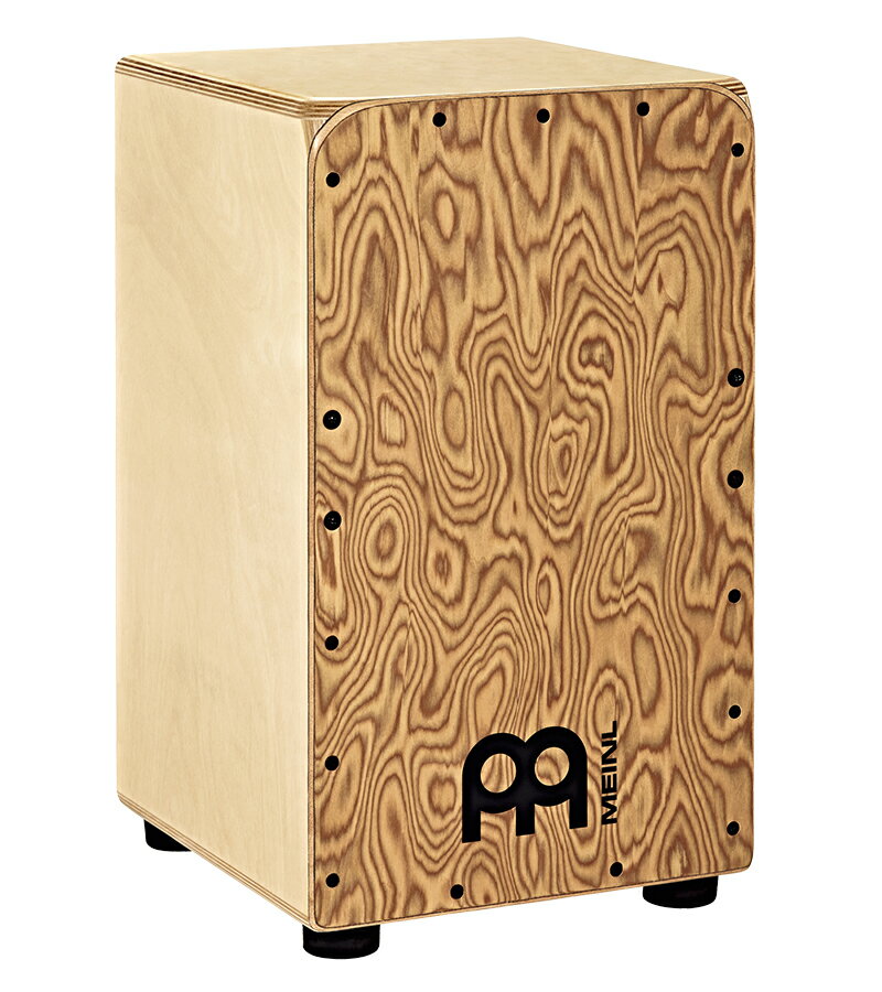 バルティックバーチと特製のスチールストリングスを使用し作り上げる Woodcraft Professional Cajon は明瞭なスネアと豊かなベースサウンドを生み出します。9-ply12mm厚のバーチボディーから素晴らしいアタックとトーンが得られ、左右4本ずつ装着されたストリングスが、クリスピー且つ繊細なスネアエフェクトと、歯切れ良いフィンガーロールや力強いバックビートを可能にします。 SIZE : 11 3/4"（幅）X 19 3/4"（高）X 12"（奥）