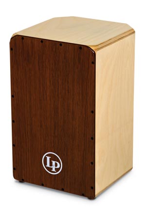 LP Americana シリーズのCajonは、11-plyのBaltic Birchを選別使用した丈夫で際だってレゾナントなサウンドのカホンです。Snare styleでは、exotic Lyptus とOkoume 材をフロントに使用し、Puresound(R) Custom Proのスネアワイヤを採用して、アコースティック・ミュージックで広範に使用できるカホンです。 ※「24時間以内に出荷」と表示されている場合を除き、本製品はご注文後のメーカーからのお取り寄せとなります。もしメーカーに在庫が無い場合は別途次回納期をご案内致しますが、長期お待ちいただく可能性もございます。ご注文前の在庫確認・納期確認はお気軽にお問い合問い合わせ下さい。