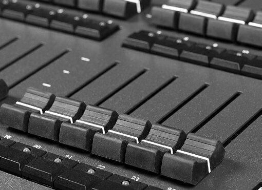 Zero 88 ZerOS �б� Ĵ�����ĥ�ġ��� FLX Wing ������ġ���