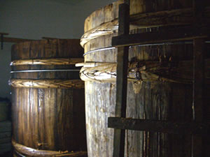 山万味噌 信濃の国 木桶仕込 信州味噌 信州みそ 赤 辛口 1kg バレンタイン ギフト 合格祝 ひなまつり ホワイトデー 引越しそば お彼岸 プレゼント格安通販　バレンタイン　人気　ランキング