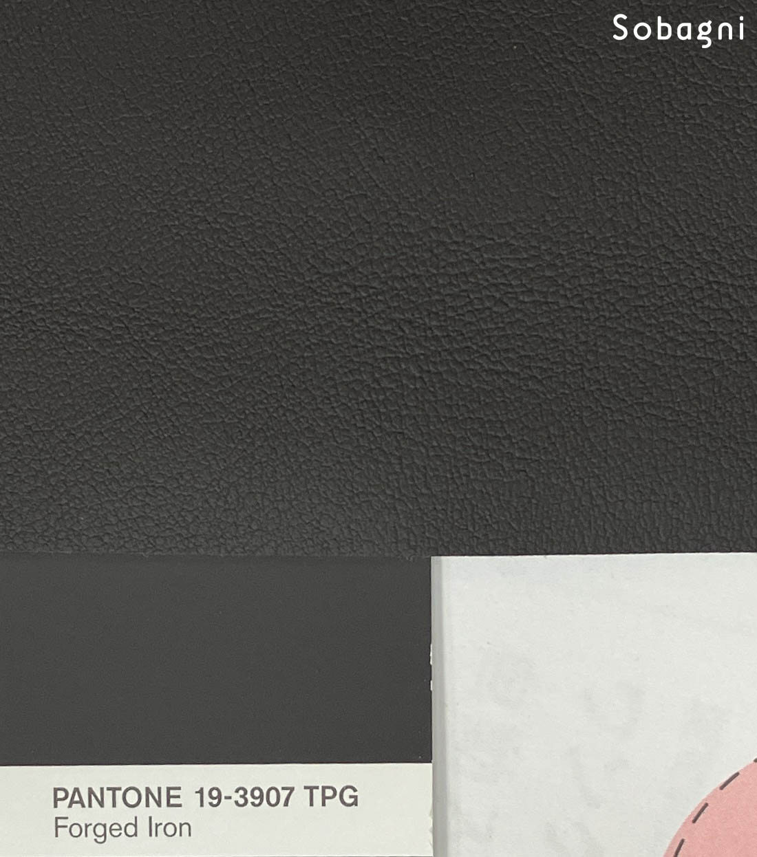 ソバニ公式 エシカルソフト 【品番 k4est264 / 1m】 1点限り 特別価格 国産エシカルレザー フェイクレザー ヴィーガン 生地 手芸 椅子張り ソファー 張り替え 軽量 高耐久 撥水 防水 防汚 日本製 合皮 合成皮革 1400mm幅 1.20mm厚