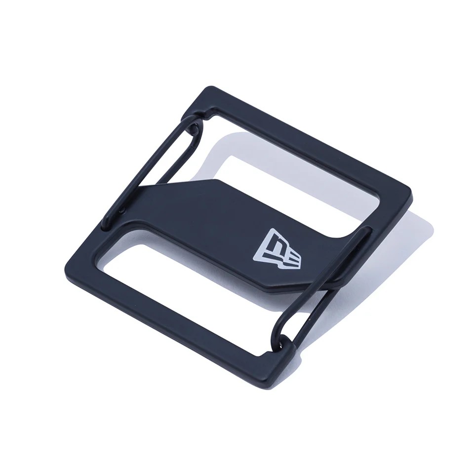 キャップクリップ ブラック×ホワイト キャップ内側のラベル部分に装着し、かばんやベルトループなどに取り付け可能。 ニューエラのバックパックやバッグにはキャップクリップ用のループが装備されています。 また、キーホルダーとしても利用できます。 ...