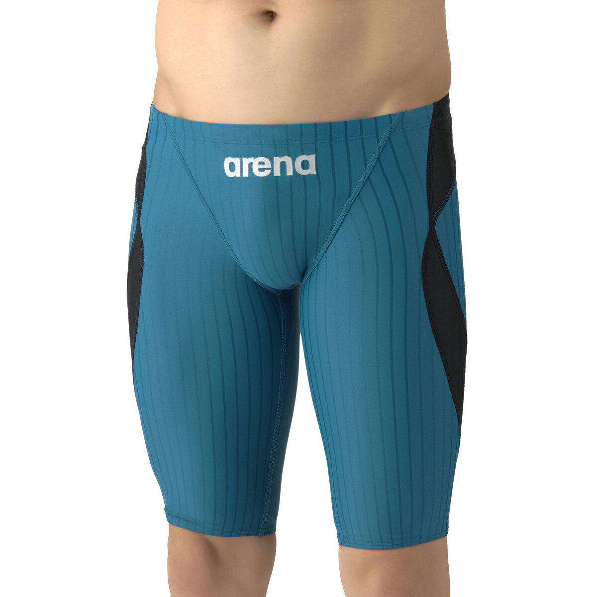 競泳水着 アクアレーシングスパッツ 公式大会可 初級レーシングスイマーへ向けた「AQUA RACING」シリーズのジュニア用競泳水着。 公式大会に出場するために必要なWORLD AQUATICS（世界水泳連盟）承認モデル。 環境に配慮したリサイクルポリエステルを使用したニット素材ECO AQUASTRIPEを採用。 伸びのあるフィット感と安心感のある地厚な生地で、はっ水加工でシャープな水切れが特徴。 初めてレースに出場するスイマーにおすすめ。 ※本製品には「WAマーク」がプリントされています。 ※返品・交換はお受けできません。 カラー：ブルー×ブラック 素材：ポリエステル、ポリウレタン 原産国：中国又は日本 メーカー希望小売価格はメーカーカタログに基づいて掲載しています